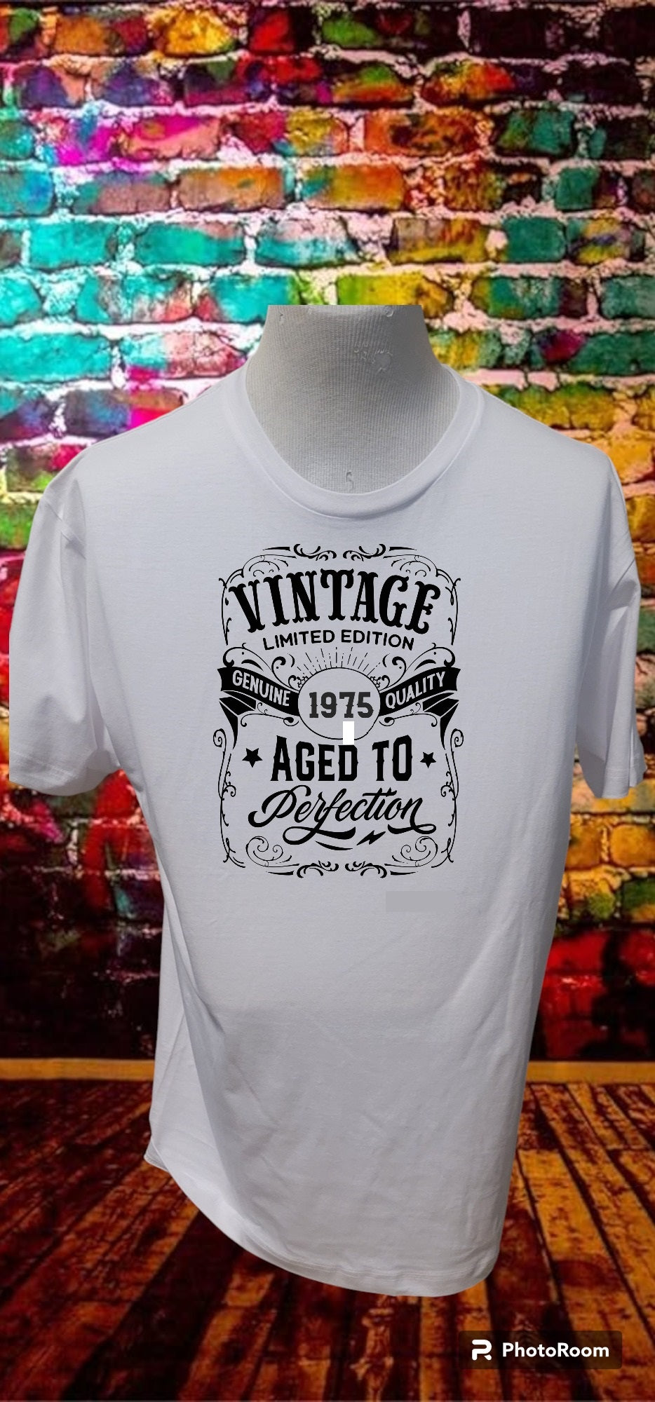 Custom Graphic T-Shirt 1975 Vintage design